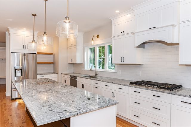 5 Gowing Ln, North Reading, MA 01864