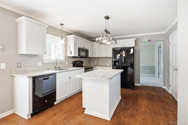 22085 Cherrywood Road, Woodhaven, MI 48183
