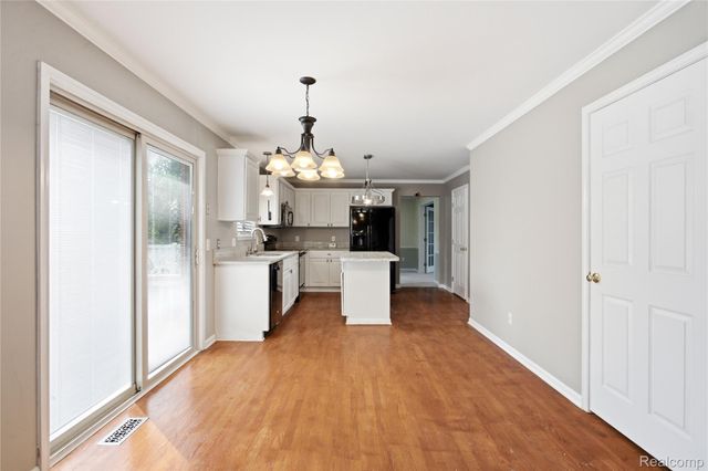 22085 Cherrywood Road, Woodhaven, MI 48183