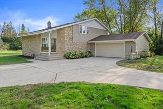 12619 N River Forest CIRCLE, Mequon, WI 53092