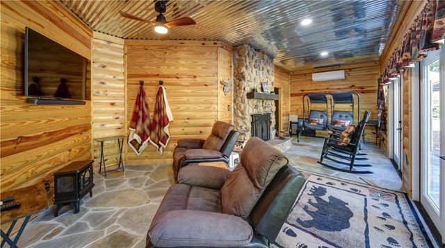 232 Waters Lake Drive, Woodstock, GA 30188