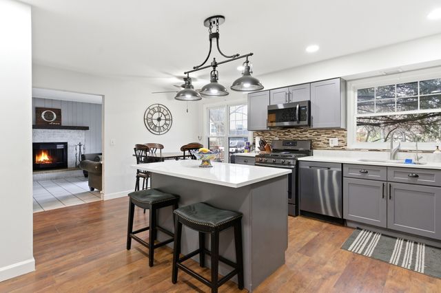 1150 Lehnertz Avenue, Aurora, IL 60505