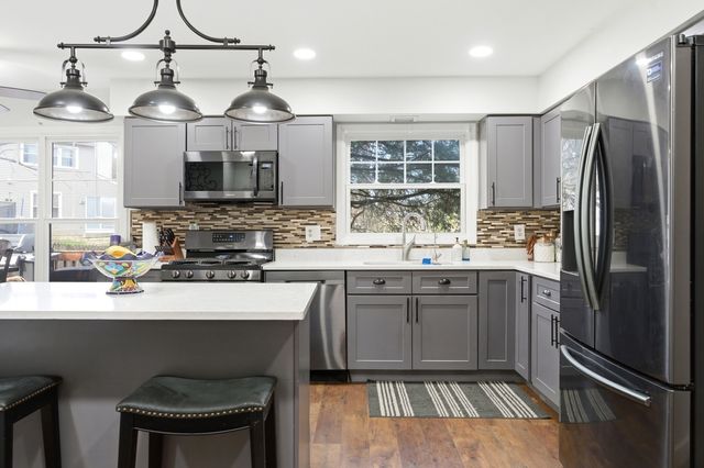 1150 Lehnertz Avenue, Aurora, IL 60505