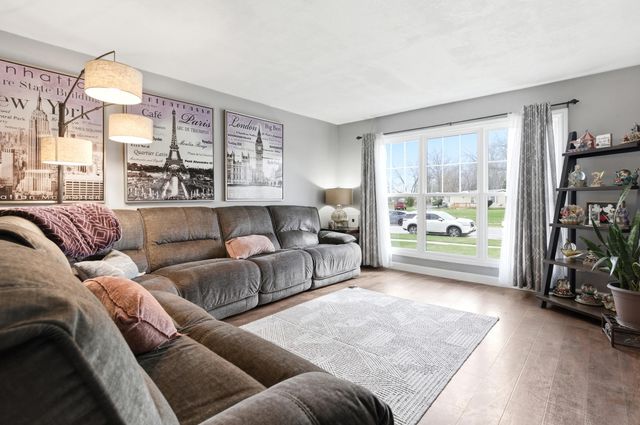 1150 Lehnertz Avenue, Aurora, IL 60505