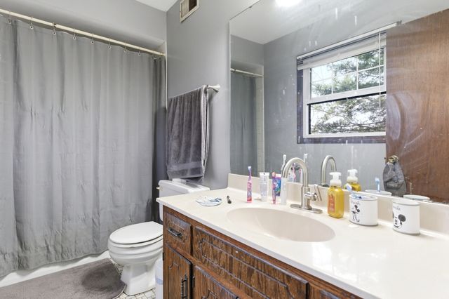 1150 Lehnertz Avenue, Aurora, IL 60505