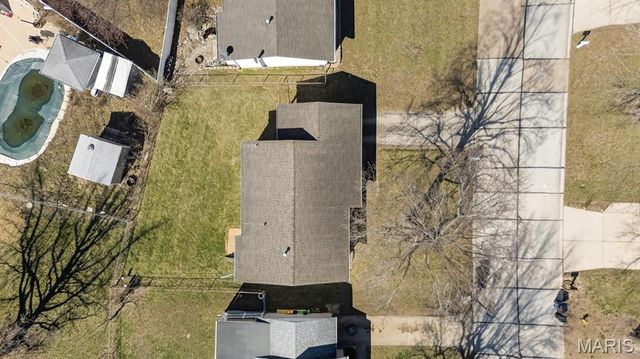 1415 Saint Theresa Lane, St Charles, MO 63304