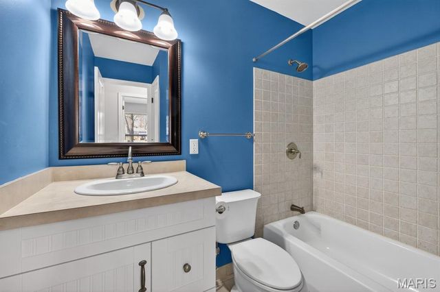 1415 Saint Theresa Lane, St Charles, MO 63304