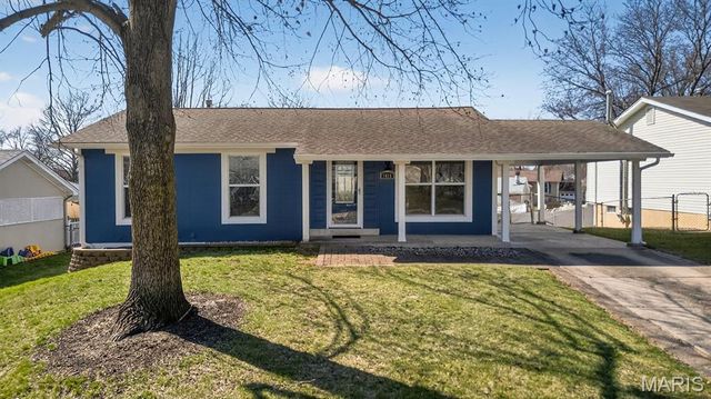 1415 Saint Theresa Lane, St Charles, MO 63304