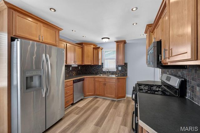 1415 Saint Theresa Lane, St Charles, MO 63304