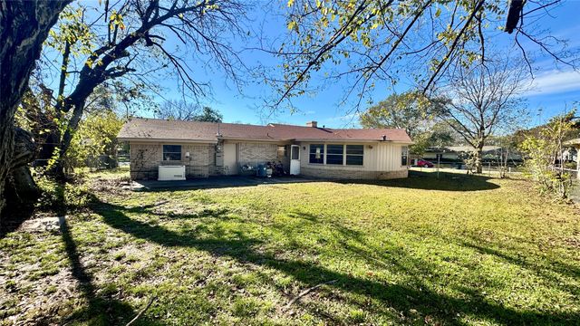 100 Poinsetta Circle, Terrell, TX 75160