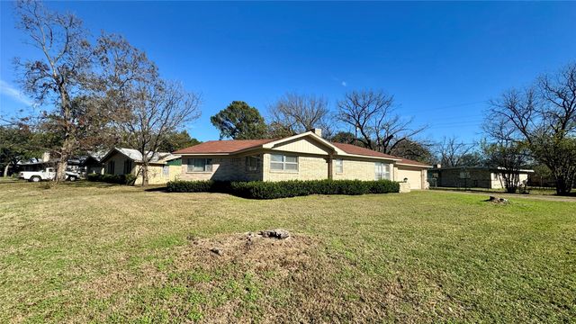 100 Poinsetta Circle, Terrell, TX 75160