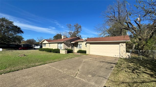 100 Poinsetta Circle, Terrell, TX 75160