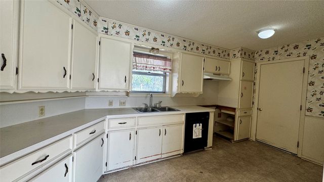 100 Poinsetta Circle, Terrell, TX 75160