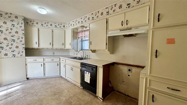 100 Poinsetta Circle, Terrell, TX 75160