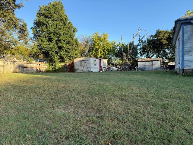 1146 Alvarado Street, Cleburne, TX 76031