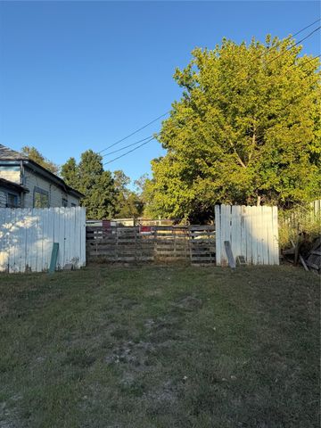 1146 Alvarado Street, Cleburne, TX 76031