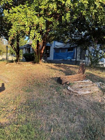 1146 Alvarado Street, Cleburne, TX 76031
