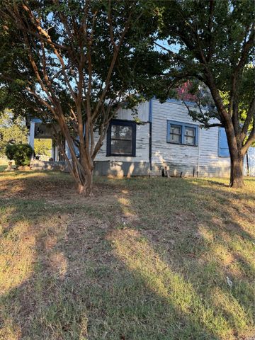 1146 Alvarado Street, Cleburne, TX 76031