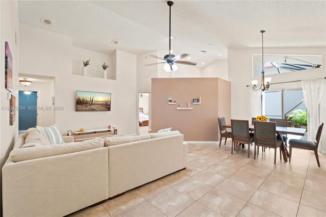 2810 NW 70th Ave, Margate, FL 33063