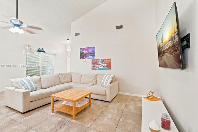 2810 NW 70th Ave, Margate, FL 33063