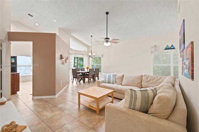 2810 NW 70th Ave, Margate, FL 33063