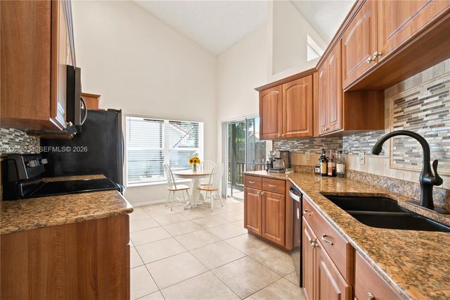 2810 NW 70th Ave, Margate, FL 33063