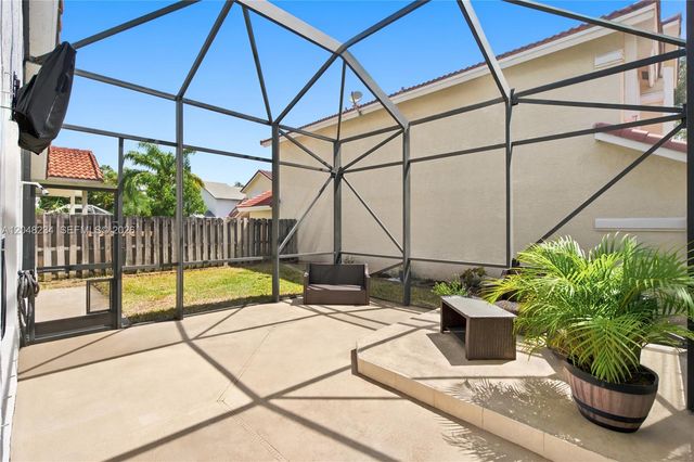 2810 NW 70th Ave, Margate, FL 33063