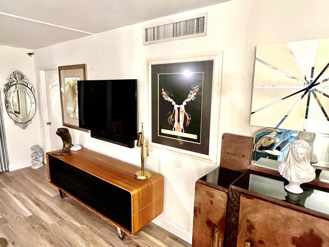 907 Cypress Terrace 201, Pompano Beach, FL 33069
