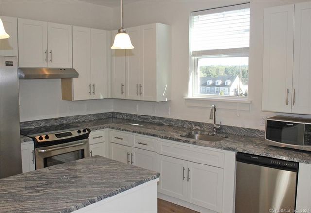 398 Federal Road 310, Brookfield, CT 06804