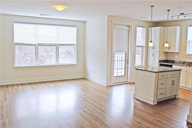 398 Federal Road 310, Brookfield, CT 06804