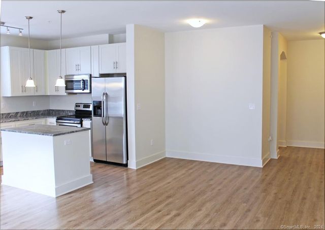 398 Federal Road 310, Brookfield, CT 06804