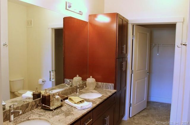 398 Federal Road 310, Brookfield, CT 06804