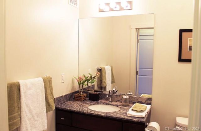 398 Federal Road 310, Brookfield, CT 06804