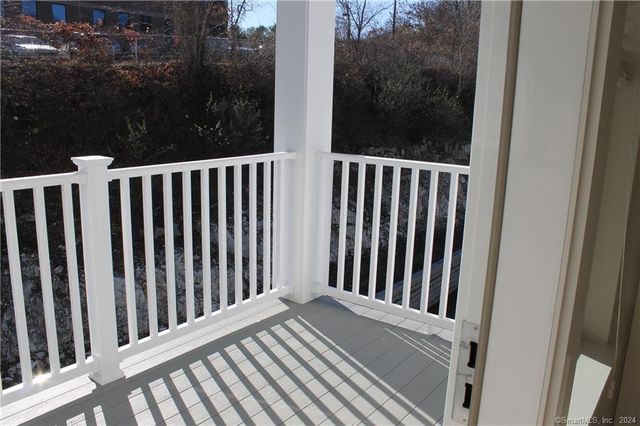 398 Federal Road 310, Brookfield, CT 06804