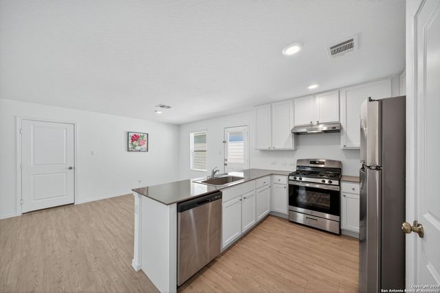 12935 Deep Eddy, St Hedwig, TX 78152