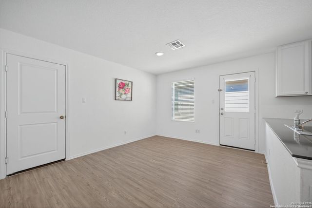 12935 Deep Eddy, St Hedwig, TX 78152