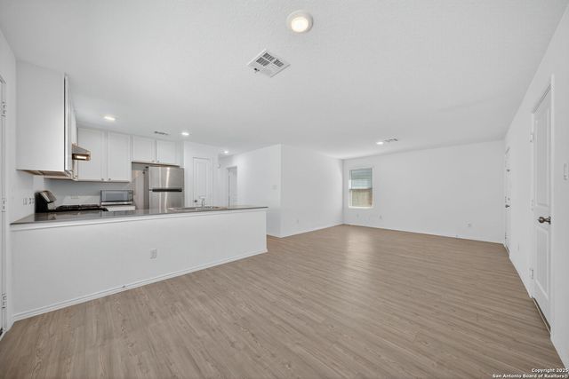 12935 Deep Eddy, St Hedwig, TX 78152