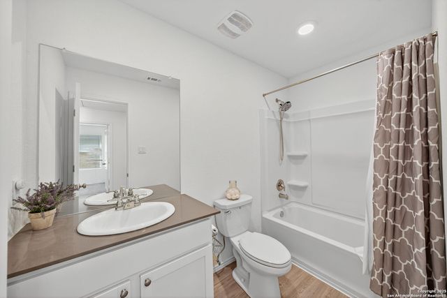 12935 Deep Eddy, St Hedwig, TX 78152