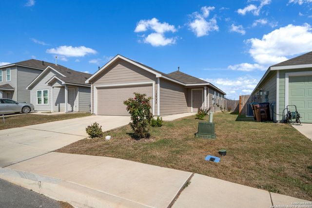 12935 Deep Eddy, St Hedwig, TX 78152