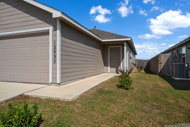 12935 Deep Eddy, St Hedwig, TX 78152