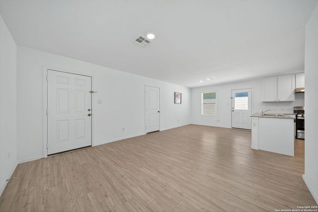 12935 Deep Eddy, St Hedwig, TX 78152