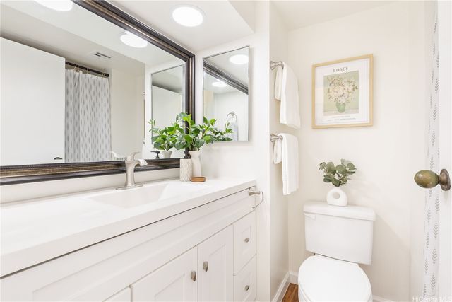 2754 Kuilei Street 1704, Honolulu, HI 96826