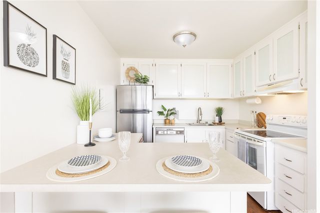 2754 Kuilei Street 1704, Honolulu, HI 96826