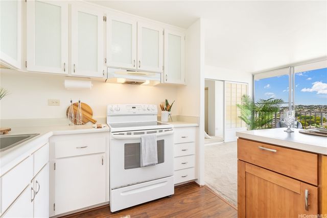 2754 Kuilei Street 1704, Honolulu, HI 96826