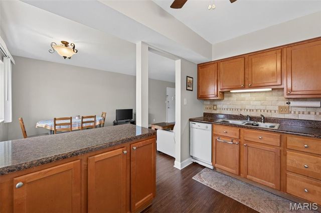 10065 N Bunker Hill Drive B, St Louis, MO 63123