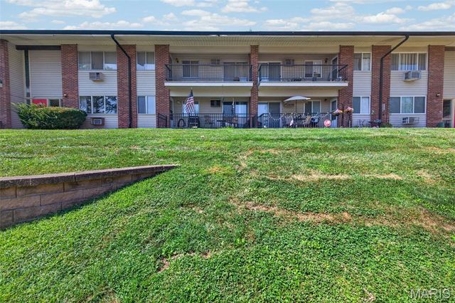 10065 N Bunker Hill Drive B, St Louis, MO 63123