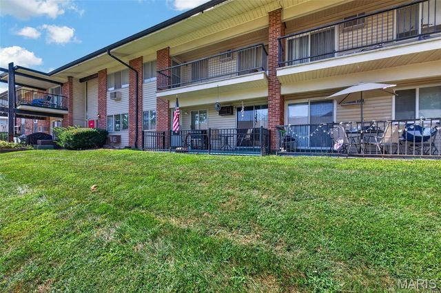 10065 N Bunker Hill Drive B, St Louis, MO 63123