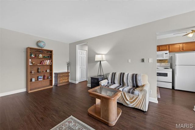 10065 N Bunker Hill Drive B, St Louis, MO 63123