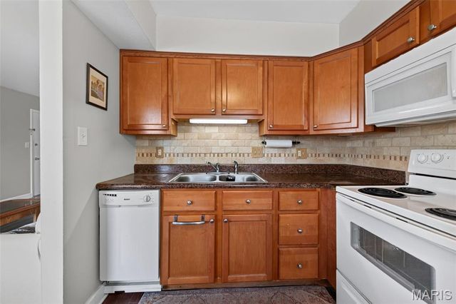 10065 N Bunker Hill Drive B, St Louis, MO 63123