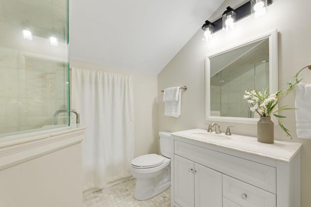 4821 W Elmdale ROAD, Mequon, WI 53092